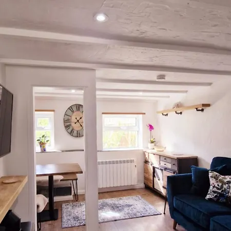 Cottage Apartment *